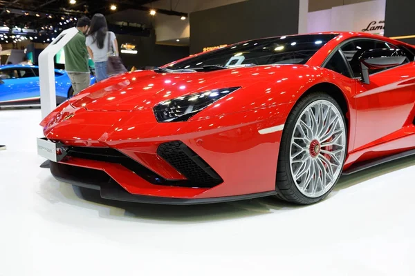 Ντουμπάι, Ηνωμένα Αραβικά Εμιράτα - 17 Νοεμβρίου: Η Lamborghini Aventador S Coupe sportscar είναι στο Ντουμπάι Motor Show 2017 στις 17 Νοεμβρίου 2017 — Φωτογραφία Αρχείου