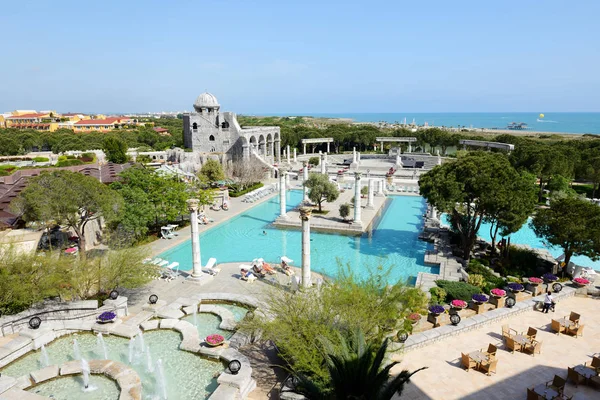 ANTALYA, TURKEY - APRIL 22: The swimming pool at luxury hotel and tourists are on vacation on April 22, 2014 in Antalya, Turkey. — Stock Photo, Image