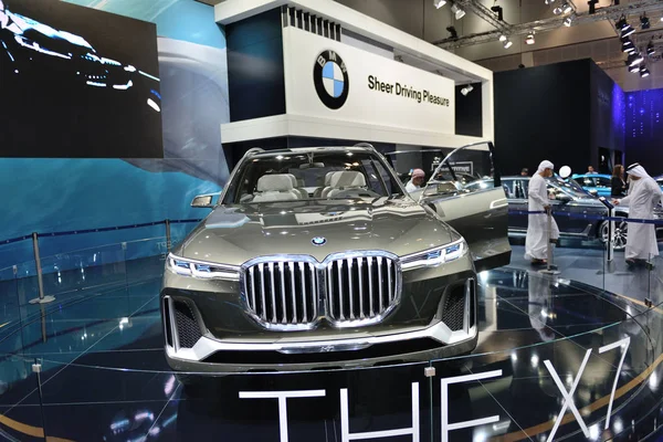 Dubai, Birleşik Arap Emirlikleri - 17 Kasım: Bmw konsept X7 iperformance Dubai Motor Show 2017 üzerinde 17 Kasım 2017 üzerinde olduğunu — Stok fotoğraf