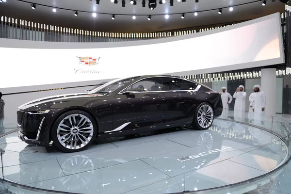 DUBAI, Emirados Árabes Unidos - NOVEMBRO 18: O carro conceito Cadillac Escala está no Dubai Motor Show 2017 em novembro 18, 2017 — Fotografia de Stock