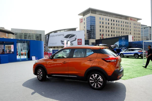 Dubai, Birleşik Arap Emirlikleri - 17 Kasım: Nissan Kicks crossover Dubai Motor Show 2017 üzerinde 17 Kasım 2017 üzerinde olduğunu — Stok fotoğraf