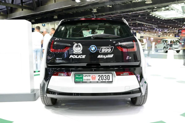 DUBAI, Emirados Árabes Unidos - NOVEMBRO 18: O carro elétrico BMW i3 da Polícia de Dubai está no Dubai Motor Show 2017 em 18 de novembro de 2017 — Fotografia de Stock
