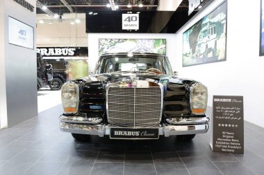 Dubai, Birleşik Arap Emirlikleri - 18 Kasım: Brabus Mercedes-Benz 600 araba ile çevrilmiş Dubai Motor Show 2017 üzerinde 18 Kasım 2017 üzerinde olduğunu 