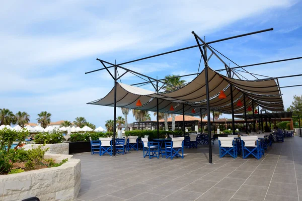 The outdoor restaurant at luxury hotel, Crete, Greece — Stock Photo, Image