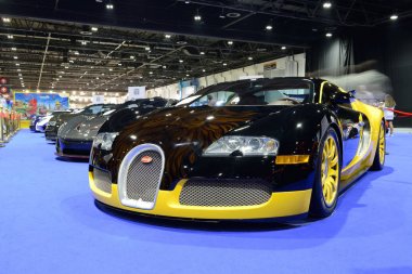 Dubai, Birleşik Arap Emirlikleri - 18 Kasım: Bugatti Veyron spor otomobil Boulevard of Dreams Dubai Motor Show 2017 üzerinde 18 Kasım 2017 açıktır 