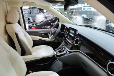 Dubai, Birleşik Arap Emirlikleri - 18 Kasım: Mercedes-Benz Brabus V-sınıf van iç Dubai Motor Show 2017 üzerinde 18 Kasım 2017 üzerinde olduğunu. 