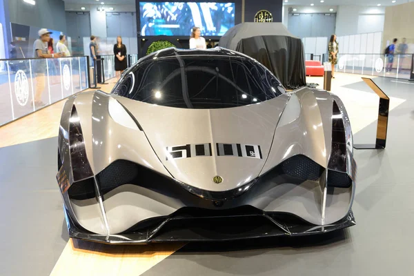 DUBAI, Émirats arabes unis - 17 NOVEMBRE : La supervoiture Devel Sixteen sera au Salon de Dubaï le 17 novembre 2017 — Photo