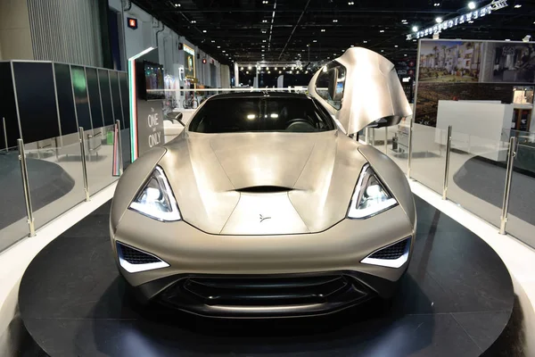 Dubai, Birleşik Arap Emirlikleri - 18 Kasım: Simge Vulcano titanyum dünya ilk titanyum supercar Dubai Motor Show 2017 üzerinde 18 Kasım 2017 üzerinde olduğunu — Stok fotoğraf