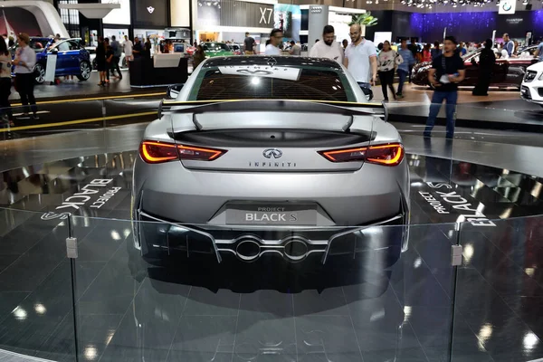 DUBAI, Emiratos Árabes Unidos - 17 de noviembre: El Infiniti Q60 Project Black S sportscar está en el Salón del Automóvil de Dubái 2017 el 17 de noviembre de 2017 —  Fotos de Stock