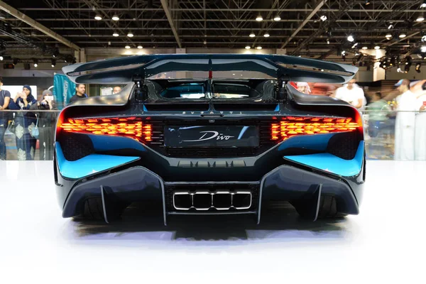 迪拜，阿联酋- 11月16日：2019年11月16日迪拜车展上出现了Bugatti Divo跑车疤痕 — 图库照片