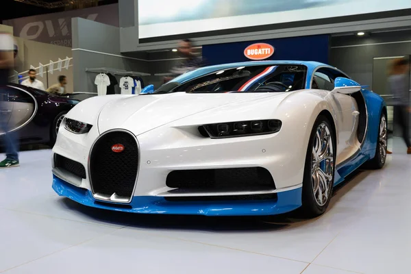 DUBAI, Egyesült Arab Emírségek - NOVEMBER 16: The Bugatti Chiron sportscar is on Dubai Motor Show 2019 november 16, 2019 — Stock Fotó