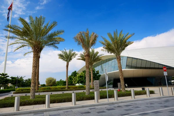 DUBAI, EAU - 16 DE NOVIEMBRE: La vista sobre el Museo Etihad. Es el lugar donde en 1971 los gobernantes emiratos firmaron una declaración que marcó la formación de los Emiratos Árabes Unidos el 16 de noviembre de 2019 —  Fotos de Stock