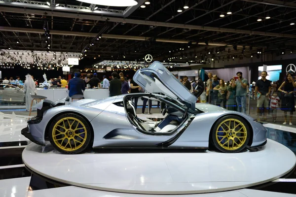 DUBAI, UAE - NOVEMBER 16: Спортивний електромобіль Aspark Owl на Dubai Motor Show 2019 16 листопада 2019 — стокове фото