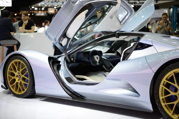 DUBAI, UAE - NOVEMBER 16: The Aspark Owl sport elektromos autó is on Dubai Motor Show 2019 november 16, 2019 — Stock Fotó