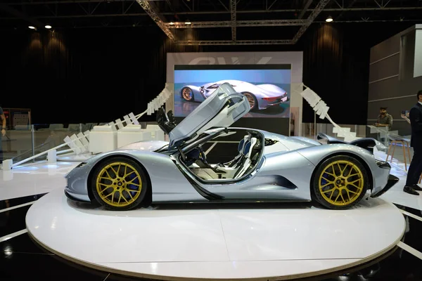 DUBAI, SAE - 16.11.2019: Sportovní elektromobil Aspark Owl je na autosalonu v Dubaji — Stock fotografie