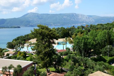 Plaj ve Yüzme Havuzu lüks otel, Corfu, Yunanistan