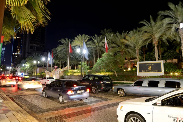 DUBAI, UAE - NOVEMBER 15: The cars are near The Ritz Carlton hotel on Walk at Jumeirah Beach Residence on November 15, 2019 in Dubai, UAE. — Stock Photo, Image