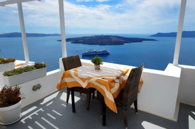 Deniz Manzaralı Teras restoranında lüks otel, santorini Island, Yunanistan