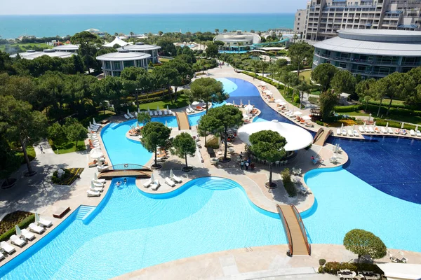 As piscinas no hotel de luxo, Antalya, Turquia — Fotografia de Stock