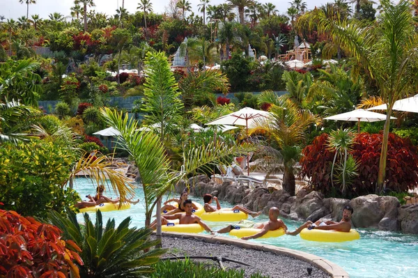 TENERIFE ISLAND, SPAIN - MAY 22: The tourists enjoying water attractions in Siam waterpark on May 22, 2011 in Tenerife, Spain. The Siam is the largest water theme park in Europe. — Stock Photo, Image