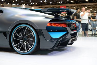 DUBAI, BAE - 16 Kasım 2019 'da Dubai Motor Show 2019' da Bugatti Divo Spor Yarası 