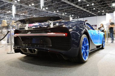 DUBAI, BAE - 16 Kasım 2019 'da Dubai Motor Show 2019' da Bugatti Chiron Spor Yarası 