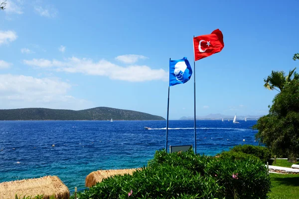 Agua Turquesa Cerca Playa Complejo Turco Mediterráneo Bodrum Turquía —  Fotos de Stock