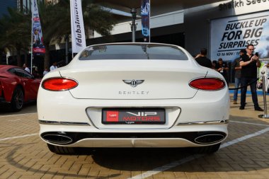 DUBAI, BAE - 16 Kasım 2019 'da Bentley Continental GT Spor Yarışı Dubai Motor Show 2019' dadır. 