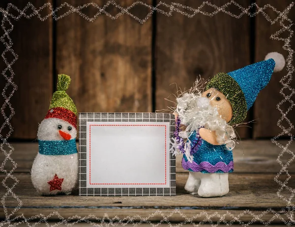 Santa y muñeco de nieve con tarjeta . —  Fotos de Stock