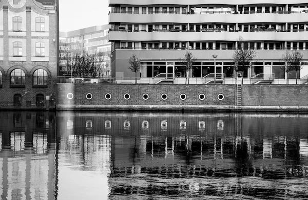 Radiosistema lungo il fiume a Berlino — Foto Stock