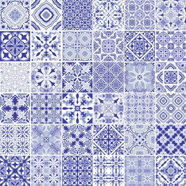 Geleneksel süslü Portekizce dekoratif azulejos döşer. Vintage model mavi tema. Arka plan. Vektör elle çizilmiş illüstrasyon, tipik Portekizce fayans, seramik. Mandalalar kümesi. — Stok Vektör