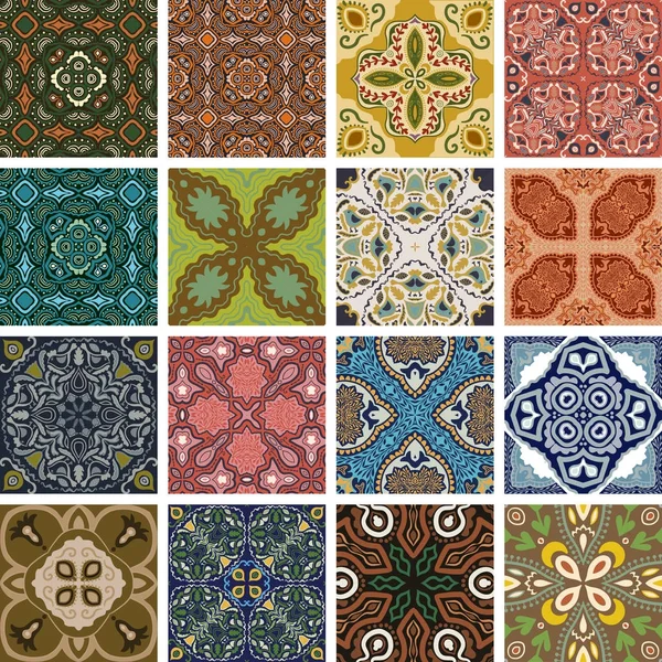 Traditioneel sierlijke Portugees decoratieve tegels azulejos. Abstracte achtergrond. Vector illustratie van de hand getrokken, typisch Portugese tegels, floral patchwork design. Marokkaanse of mediterrane vierkante tegels. — Stockvector