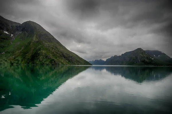 Göl yansımaları manzara Avrupa'da — Stok fotoğraf