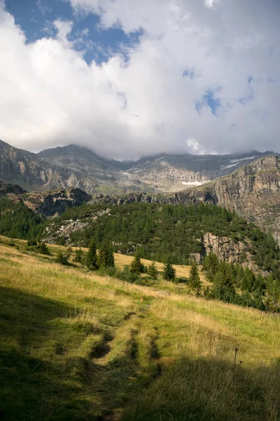 Bergslandskap i Alperna — Stockfoto