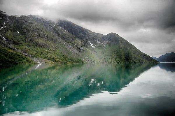 Lago reflexiones paisaje en Europa —  Fotos de Stock