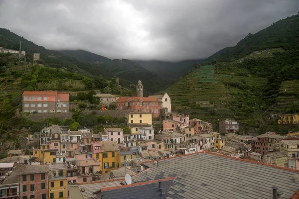 Vue sur la mer de Vernazza romantique — Photo