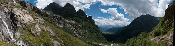 Hiking in mountain — Stock Photo, Image