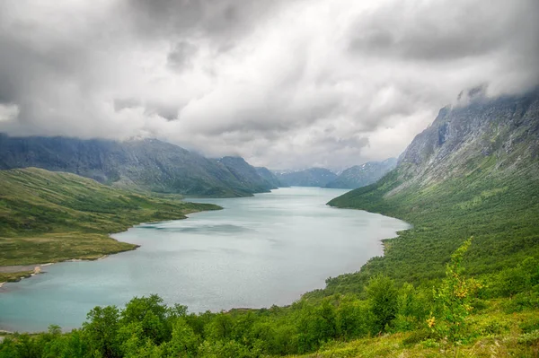 Norveç'te hiking dağ — Stok fotoğraf