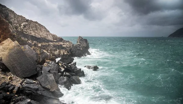 Seenlandschaft der italienischen ligurischen Küste — Stockfoto