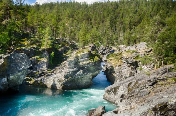 Górskie rzeki w Norwegii letnich podróży — Zdjęcie stockowe