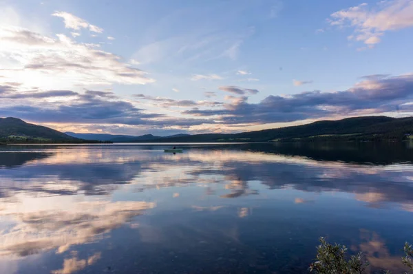 Avrupa'nın romantik göl manzara — Stok fotoğraf
