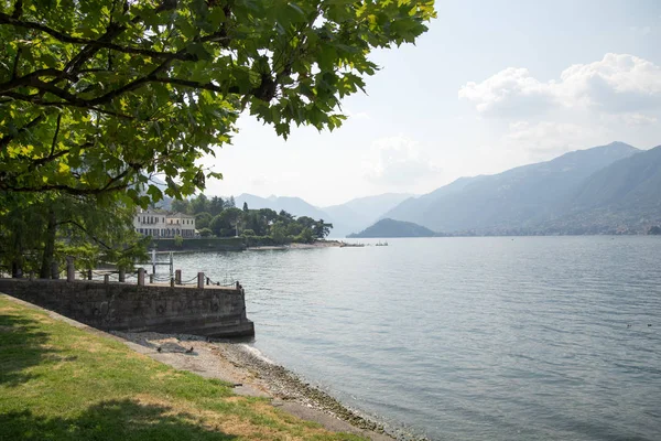 Italiensk villa garned på Comosjön — Stockfoto