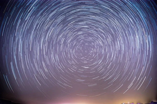 Estrellas senderos sobre el desierto israelí — Foto de Stock
