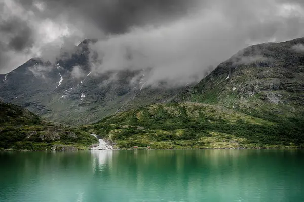 Ландшафт відображення озера в Європі — стокове фото