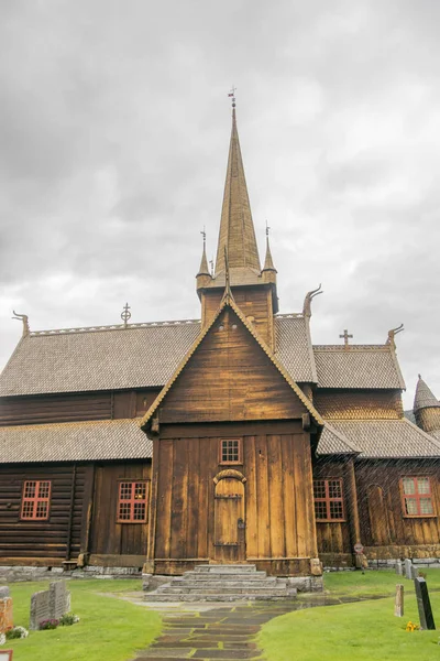 Antigua iglesia de madera en Noruega — Foto de Stock