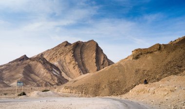 İsrail negev çöl manzarada seyahat
