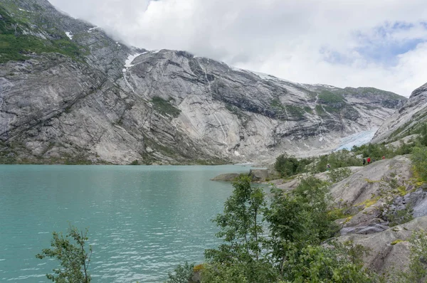 Norveç Fiyordu içinde seyahat — Stok fotoğraf