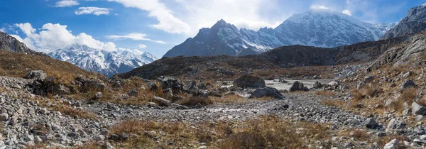 Vista panoramica della montagna dell'Himalaya in Nepal — Foto Stock