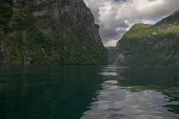 Dramatik fiyort manzara Norveç'te — Stok fotoğraf