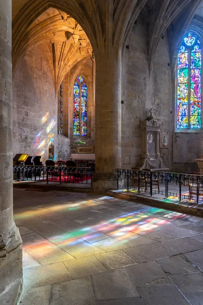 Chruch inomhus i Frankrike vacker stad — Stockfoto